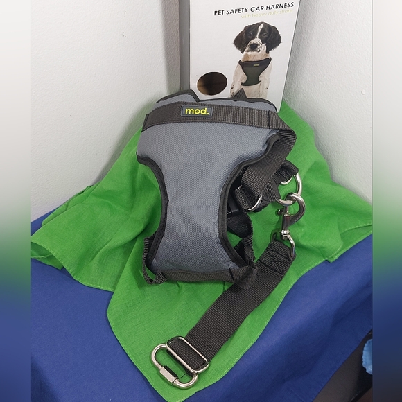 Mod Pet Safety Car Harness Gray Size Medium 20-55 lbs New Open Box - Picture 4 of 7